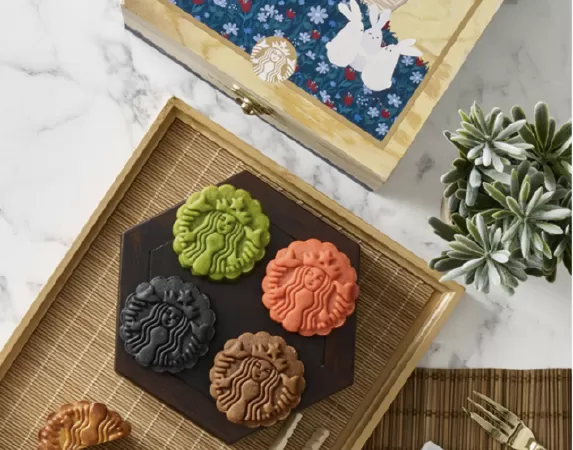 Bánh trung thu cà phê caramel và hạt phỉ