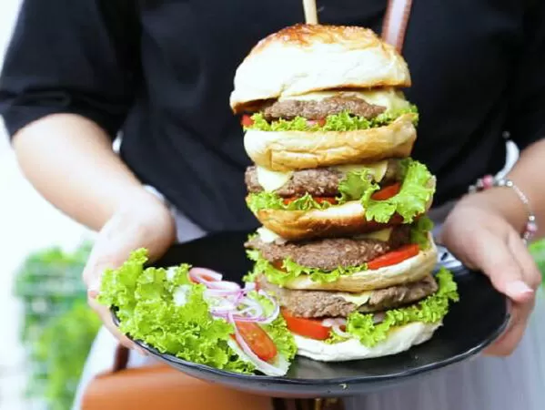 Burger bò nướng 4 tầng – Ette Bơ Gơ