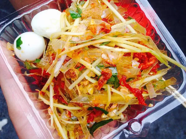 Bánh tráng trộn Đông Khê