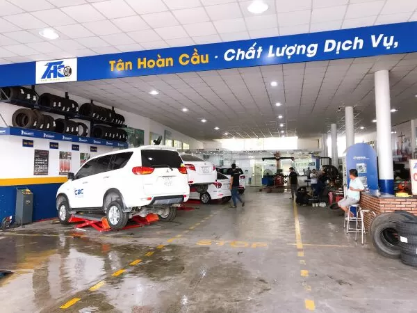 Trung tâm dịch vụ và vỏ xe ô tô Tân Hoàn Cầu