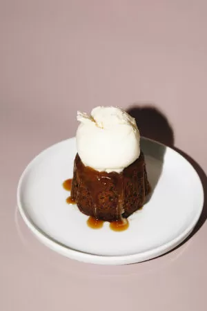 Bánh pudding kẹo bơ cứng (Sticky Date Pudding)