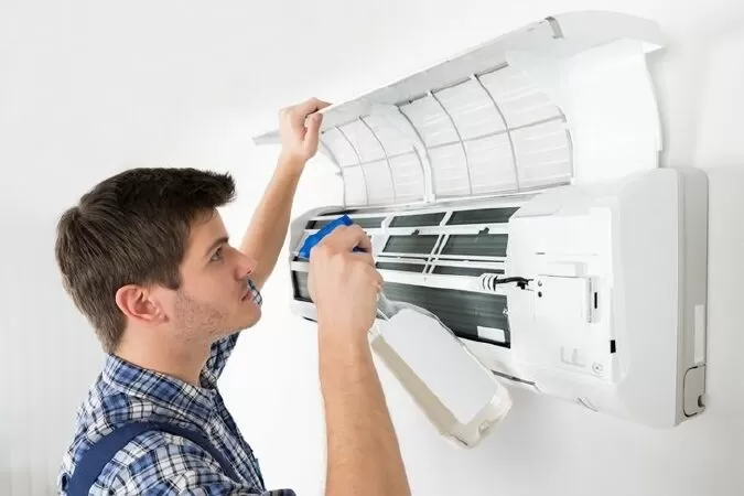 Dịch vụ vệ sinh máy lạnh tại nhà Hùng Cường