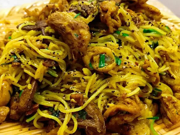 Bún lòng xào nghệ & Đùi gà bó xôi Đà Nẵng