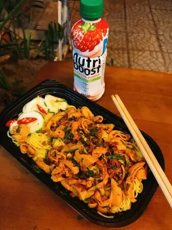Bún Lòng Xào Nghệ Vy Vy