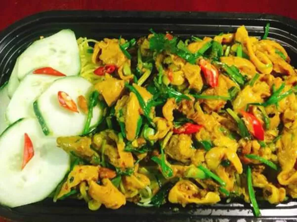 Bún lòng xào nghệ Hằng Nga