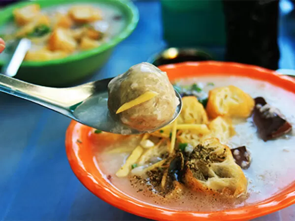 Tám Hói - Cháo Huyết Bò Viên & Giò Heo