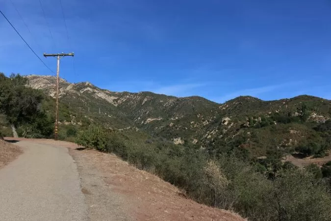 Con đường ma ám: đường Ortega Ridge, Montecito, bang California