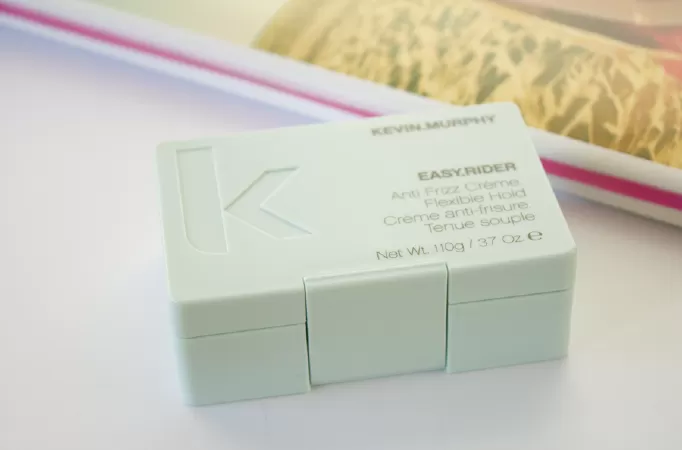 Sản phẩm chăm sóc tóc xoăn tốt nhất: Kem dưỡng tóc Kevin Murphy Easy Rider Anti-Frizz Crème