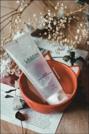 Sản phẩm làm đẹp của Hàn Quốc tốt nhất: Sữa rửa mặt Lagom Cellup Gel to Water Cleanser