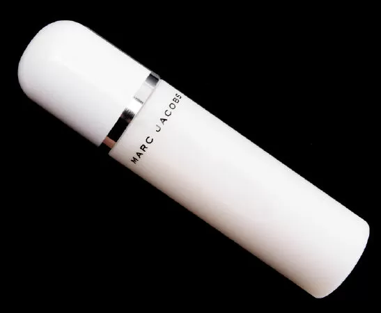 Xịt khoáng dưỡng da tốt nhất: Marc Jacobs (Re) Cover Perfecting Coconut Setting Mist