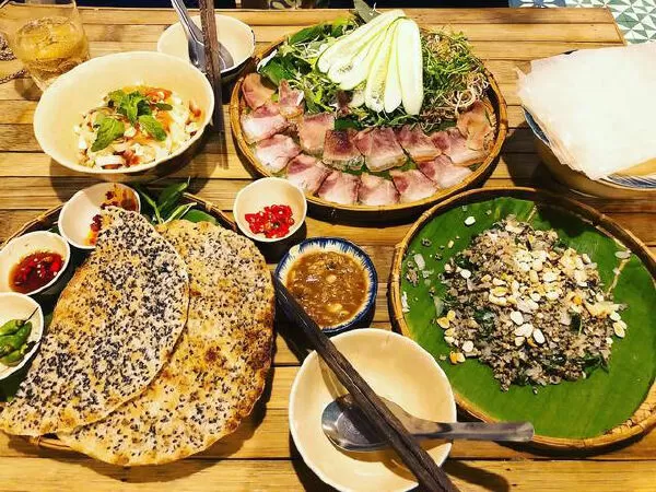 Cơm quê Mười Khó