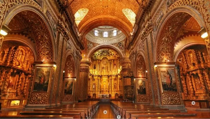 Điểm tham quan đẹp ở Quito: nhà thờ La Compañía de Jesús