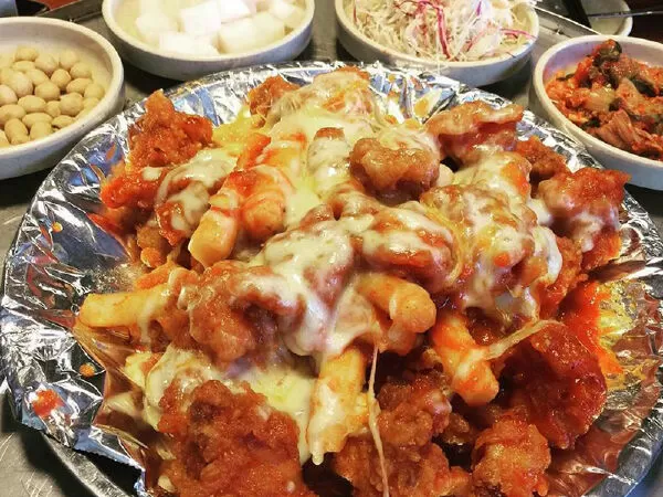 Gà cay phô mai King Dakgalbi