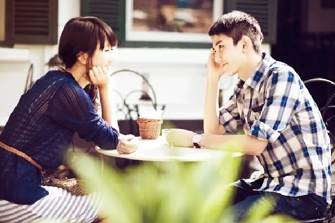 Anh ấy sẵn sàng lắng nghe mọi vấn đề từ bạn