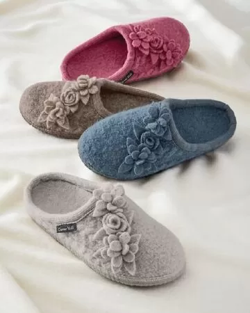 Dép đi trong nhà Garnet Hill Flower Slippers