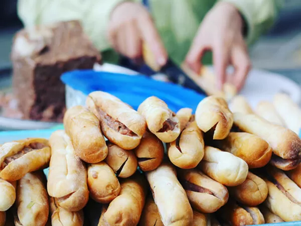Tiệm bánh mì cay Bà Già