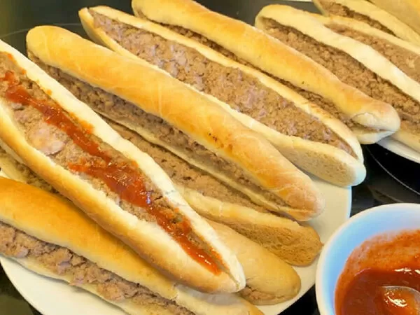 Bánh Mì Pate Cay - 28 Đinh Tiên Hoàng