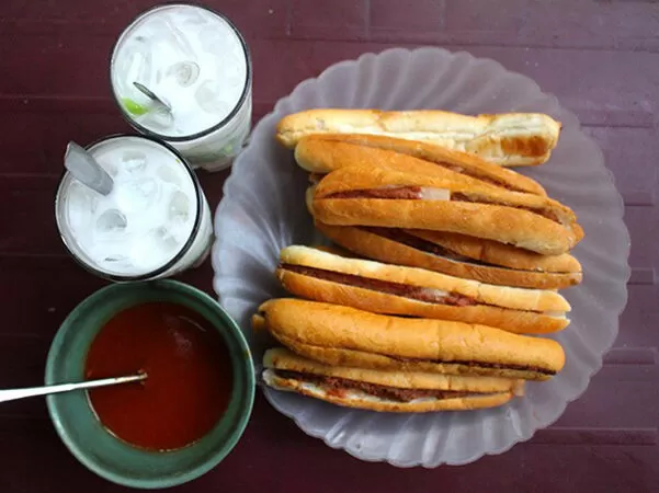 Bánh mì cay Ông Bà Cụ