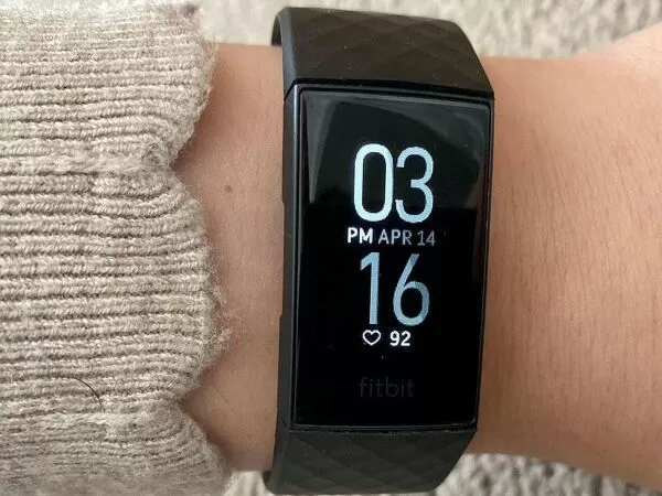Đồng hồ đo nhịp tim Fitbit Charge 4