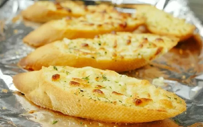Công thức làm bánh mì nướng bơ tỏi