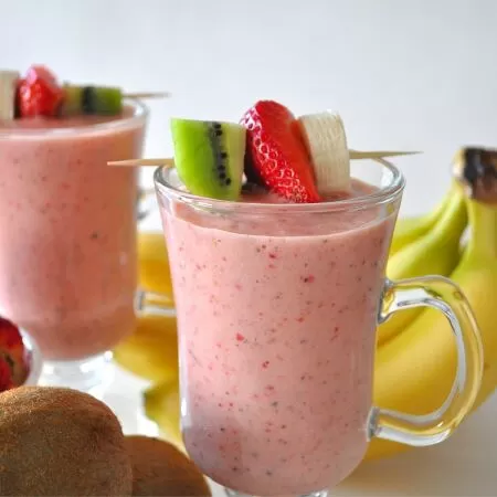 Sinh tố ngon nhất cho bữa sáng: Sinh tố dâu - kiwi