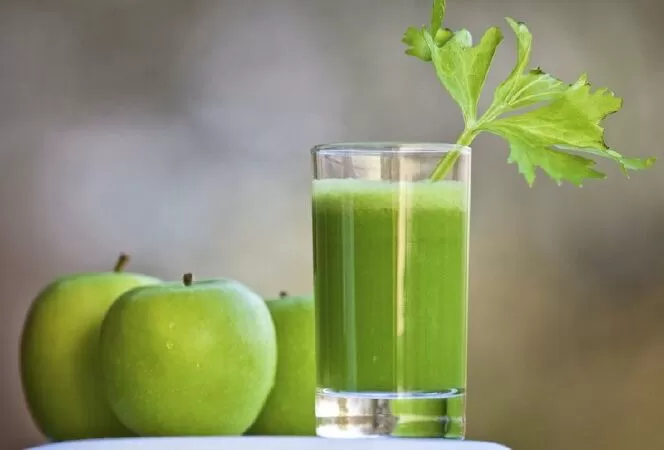 Nước ép rau cần tây có công dụng kiểm soát huyết áp