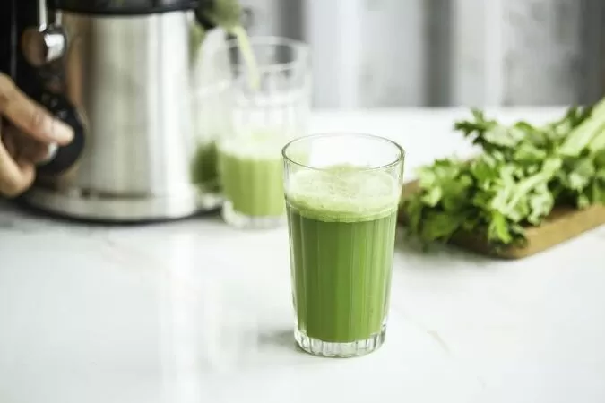 Nước ép rau cần tây có công dụng dưỡng ẩm cho da