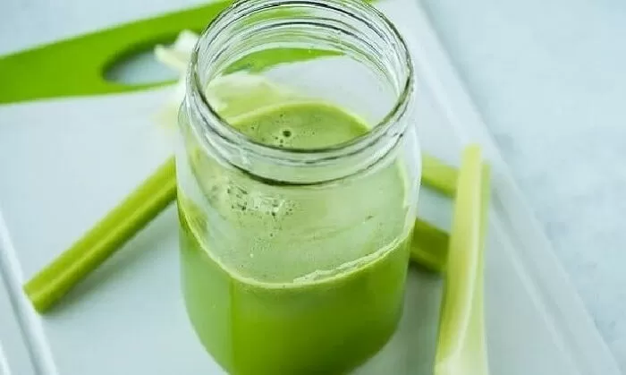 Nước ép rau cần tây có công dụng giúp mái tóc mềm mượt
