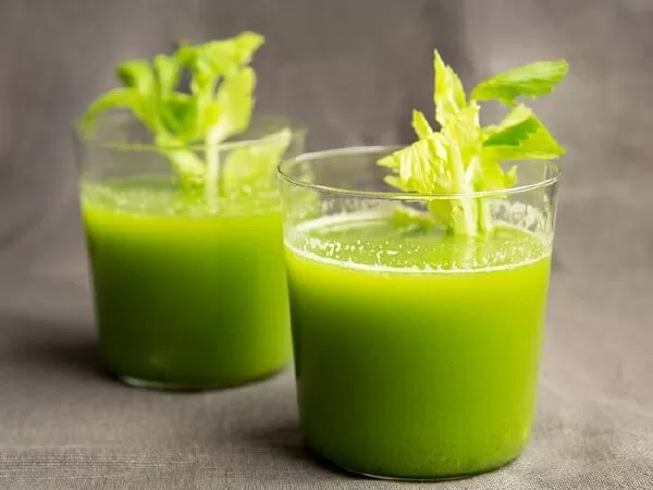 Nước ép rau cần tây có công dụng chống lão hóa da