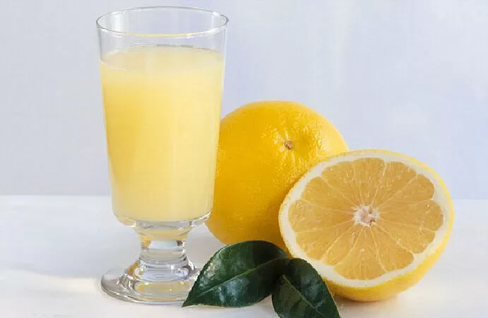 Nước ép bưởi làm giảm lỗ chân lông và trẻ hóa làn da