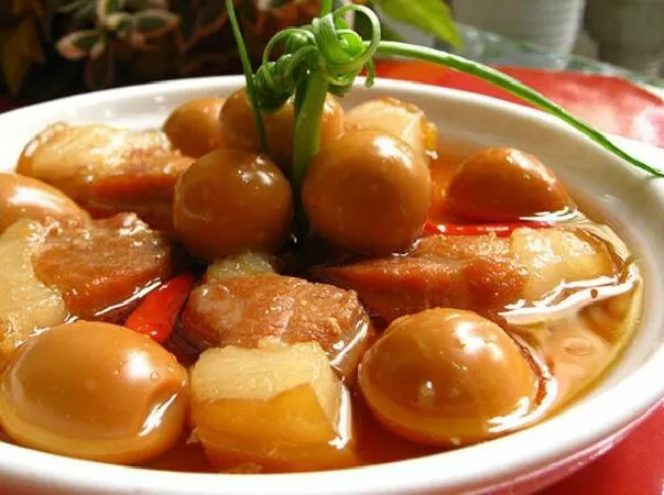 Thịt kho hột vịt