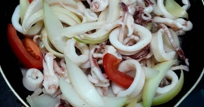 Mực xào hành tây
