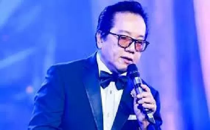 Elvis Phương