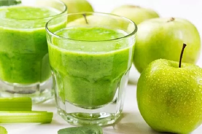 Cách làm nước ép cần tây, táo, mật ong