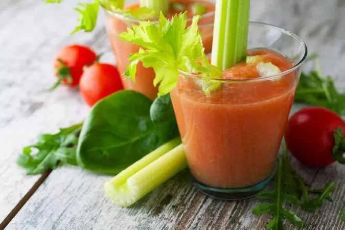 Cách làm nước ép cần tây và cà chua