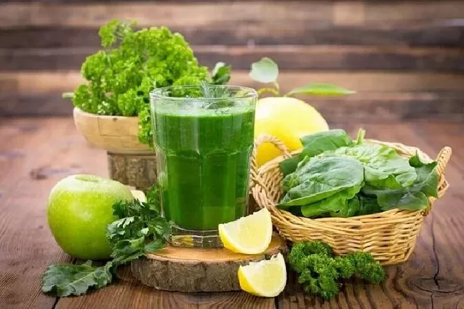 Nước ép rau bina giúp cung cấp chất chống oxy hóa cao