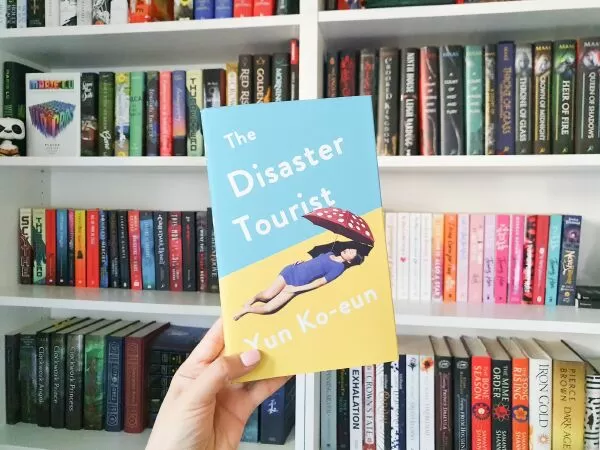 Cuốn sách văn học tiếng Hàn hay nhất: The Disaster Tourist (Chuyến du lịch thảm họa) viết bởi Yun Ko-eun