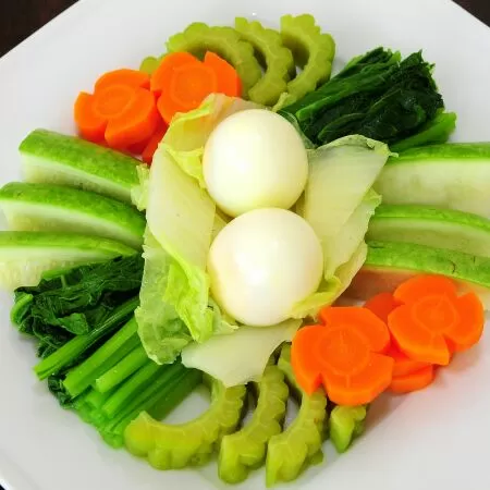 Trứng luộc + rau củ luộc