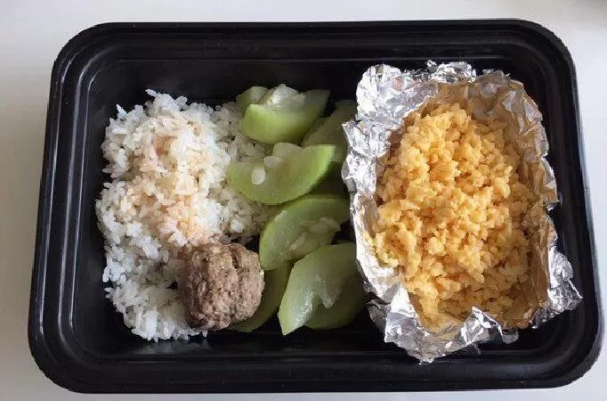 Cơm trắng + bầu luộc + trứng