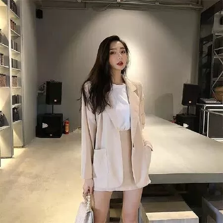 Áo blazer + Chân váy ngắn