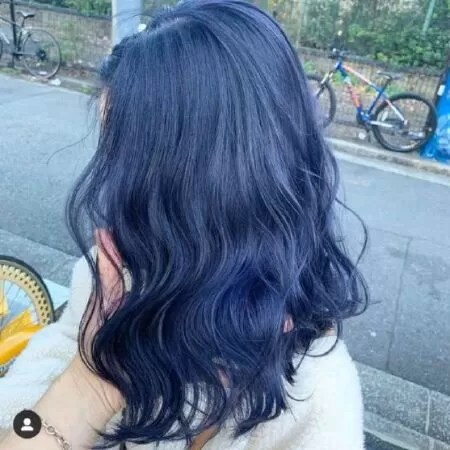 Tóc nhuộm màu xanh đen