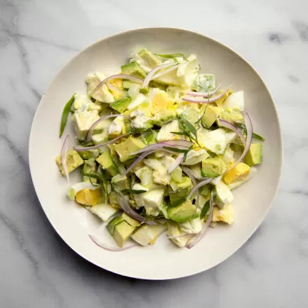 Thực đơn ăn nhẹ keto ngon nhất: Salad bơ trứng
