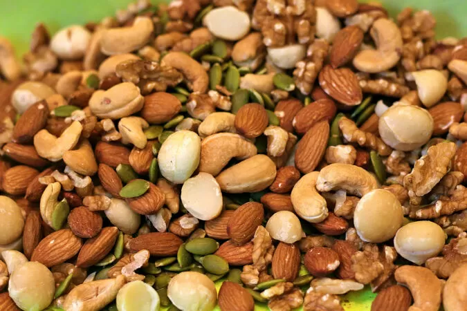 Thực đơn ăn nhẹ keto ngon nhất: Hỗn hợp các loại hạt