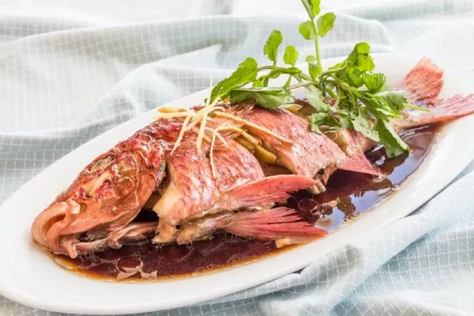 Món ăn Trung Quốc ngon nhất đón Tết: Cá nguyên con