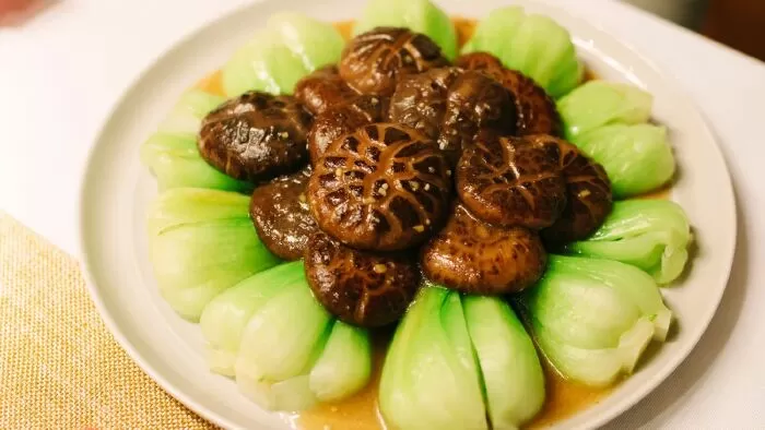 Món ăn Trung Quốc ngon nhất đón Tết: Nấm hương kho cải ngọt