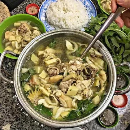 Lẩu gà lá é Tao ngộ