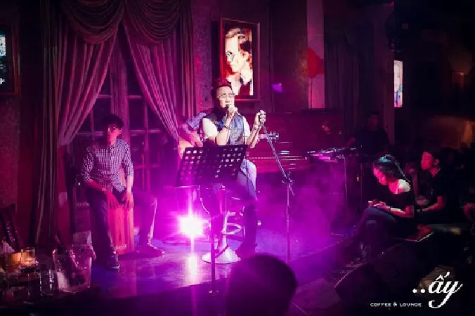Ấy Lounge