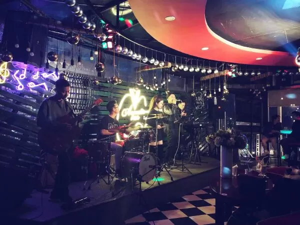 Phòng trà ở Đà Lạt: V Sky Acoustic bar