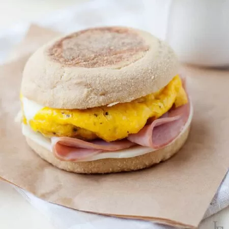 Công thức bữa sáng ngon nhất: Bánh mì ăn sáng muffin kiểu Anh