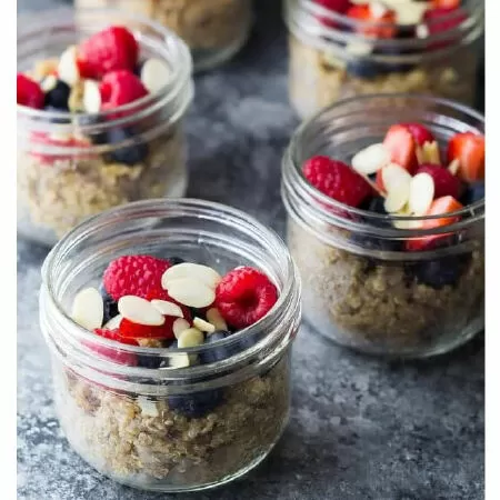 Công thức bữa sáng ngon nhất: Quinoa ăn sáng với hạnh nhân và mâm xôi